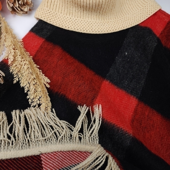 Wool Blend Red Black Plaid Poncho Onesize - Picture 4 of 7